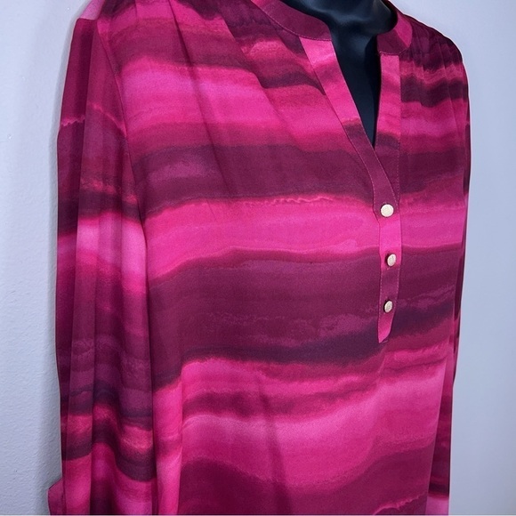 MEDIUM INVESTMENTS FUCHSIA PINK OMBRÉ PRINT BLOUSE  HENLEY NECKLINE - Picture 3 of 11